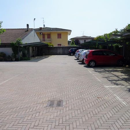 Residenza Il Giglio Panzió Mozzecane Kültér fotó