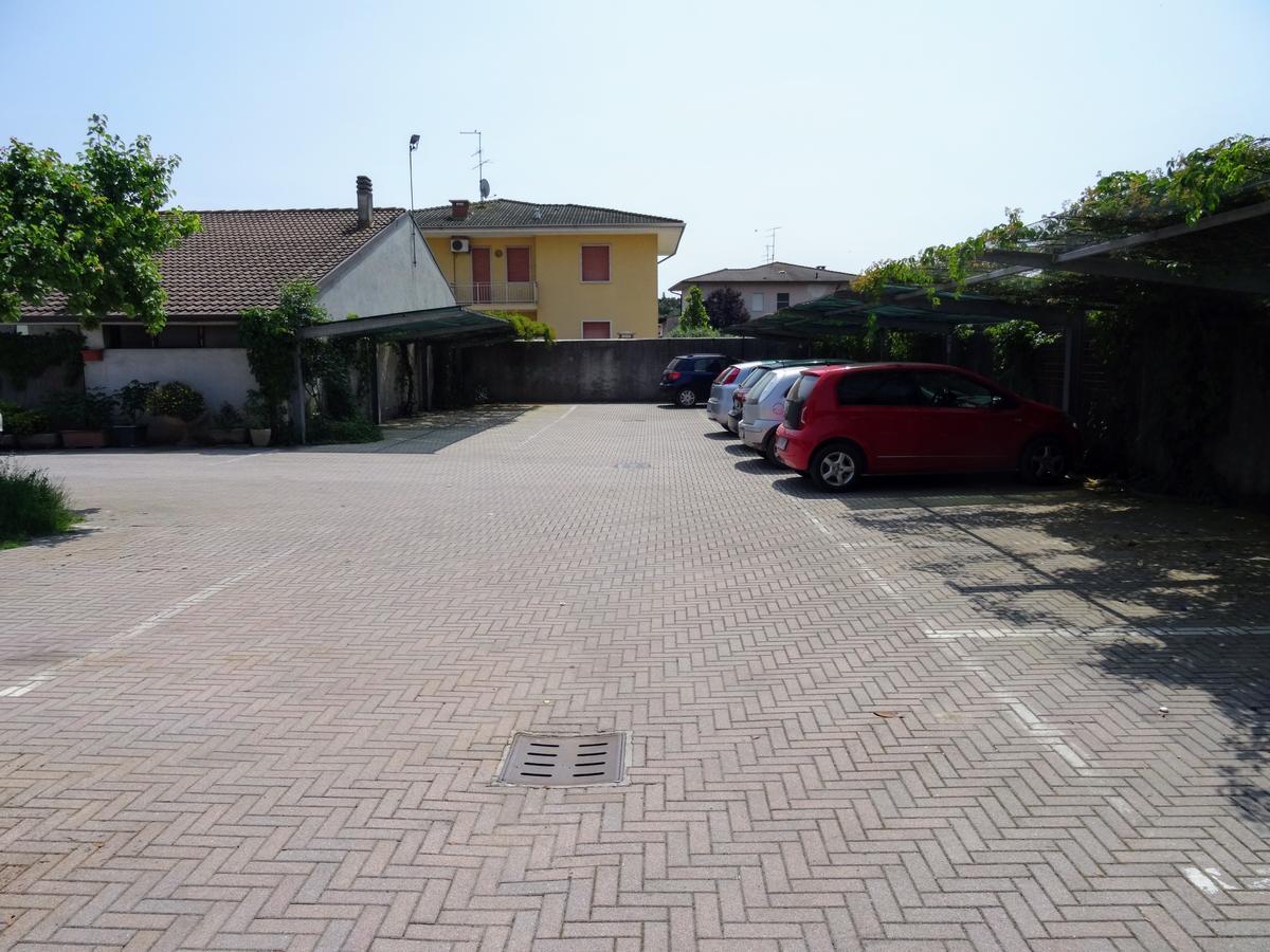 Residenza Il Giglio Panzió Mozzecane Kültér fotó
