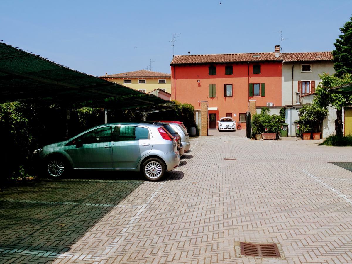 Residenza Il Giglio Panzió Mozzecane Kültér fotó