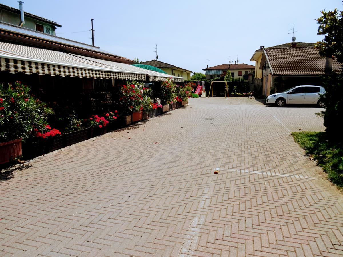 Residenza Il Giglio Panzió Mozzecane Kültér fotó